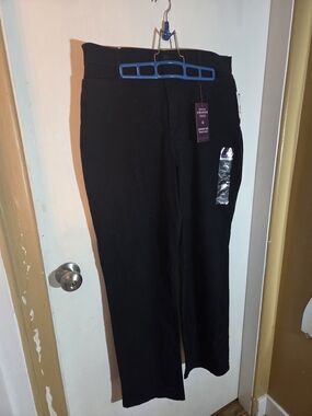 Gloria Vanderbilt Black Straight-Leg Women's Pants